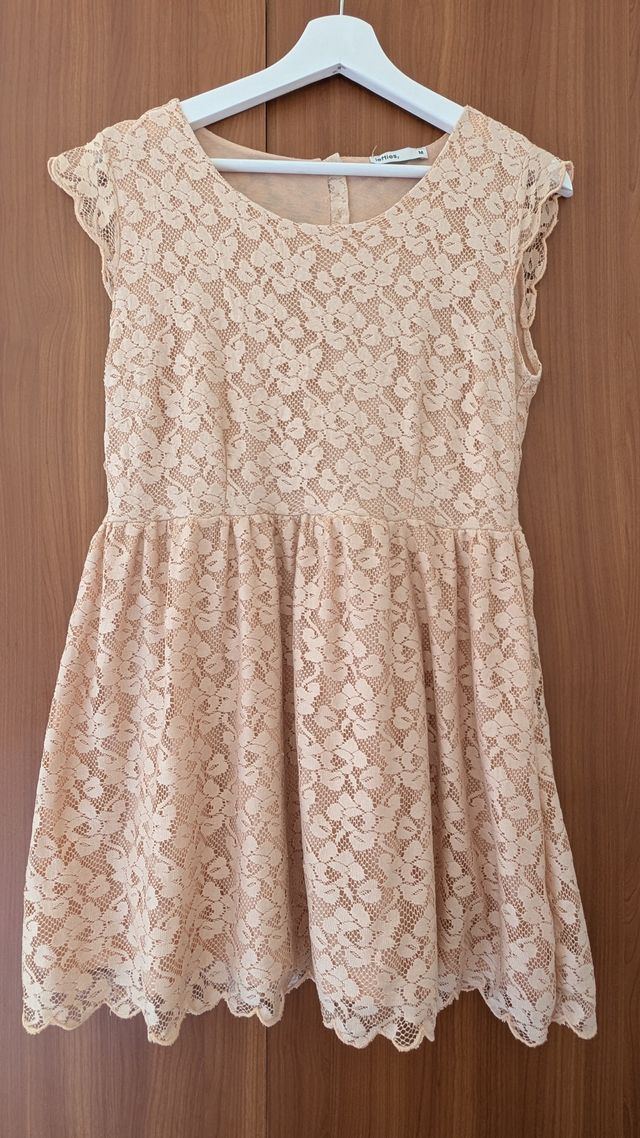 Vestido encaje Lefties beige Talla M