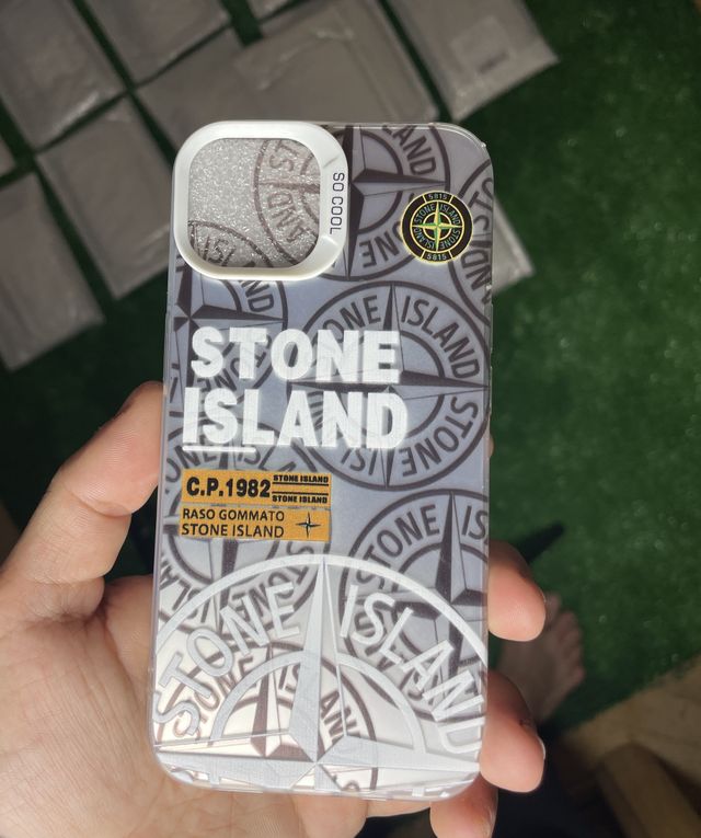 Funda iPhone 15 y 14 Stone Island Nueva