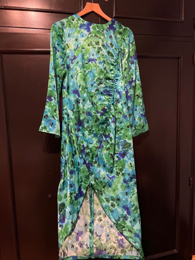 Vestido Zara floral verde y morado Talla L