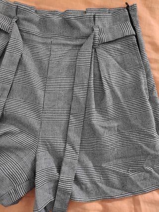 Shorts Estampado con cuadros de Zara.