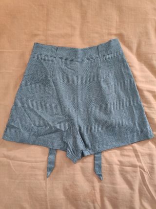 Shorts Estampado con cuadros de Zara.