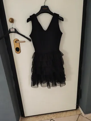 Vestitino nero con balze