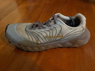 Zapatillas trail Nnormal Tomir 1.0 beige/gris