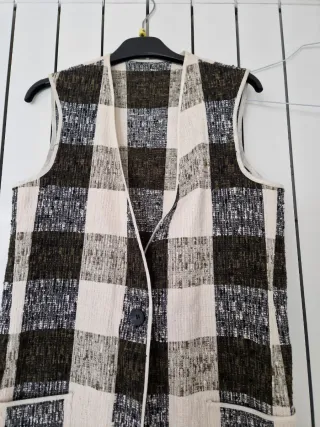 Gilet lungo a quadri beige e nero