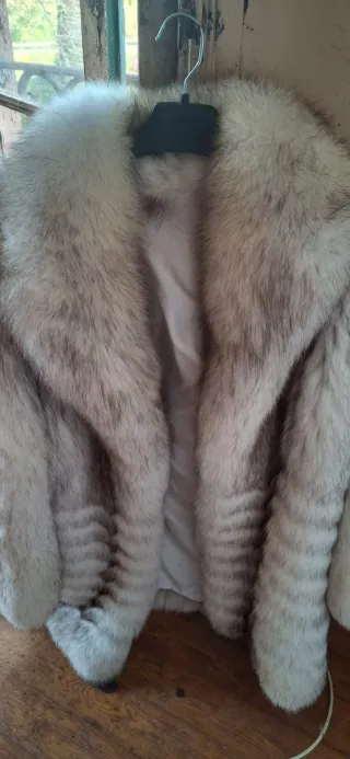 Abrigo de piel de zorro blanco