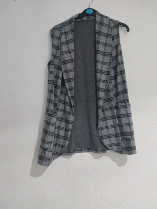 Chaleco de cuadros gris y negro