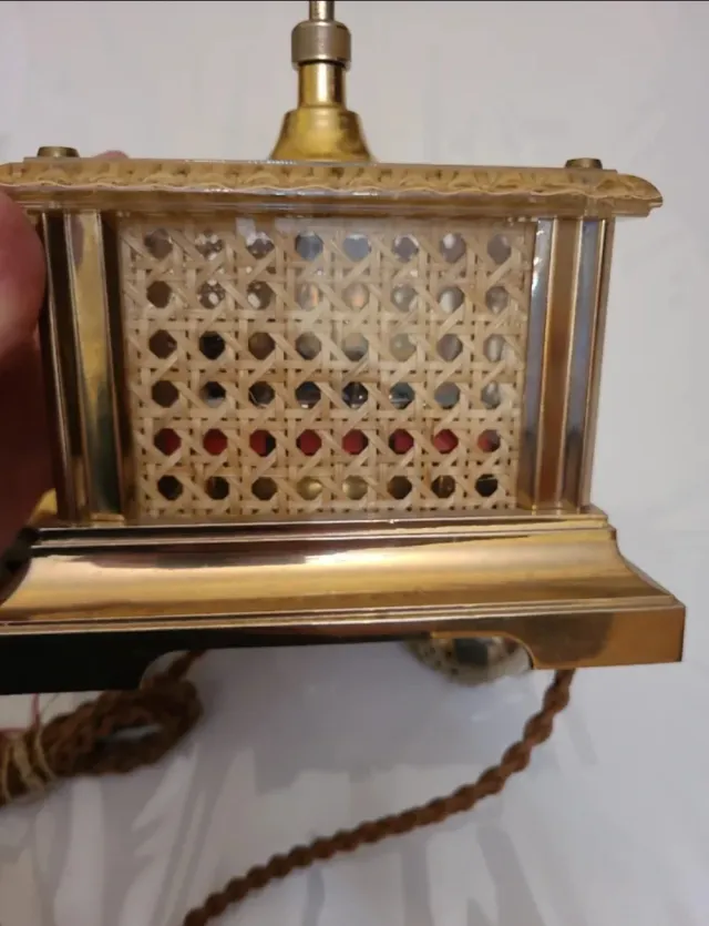 Teléfono antiguo de mesa