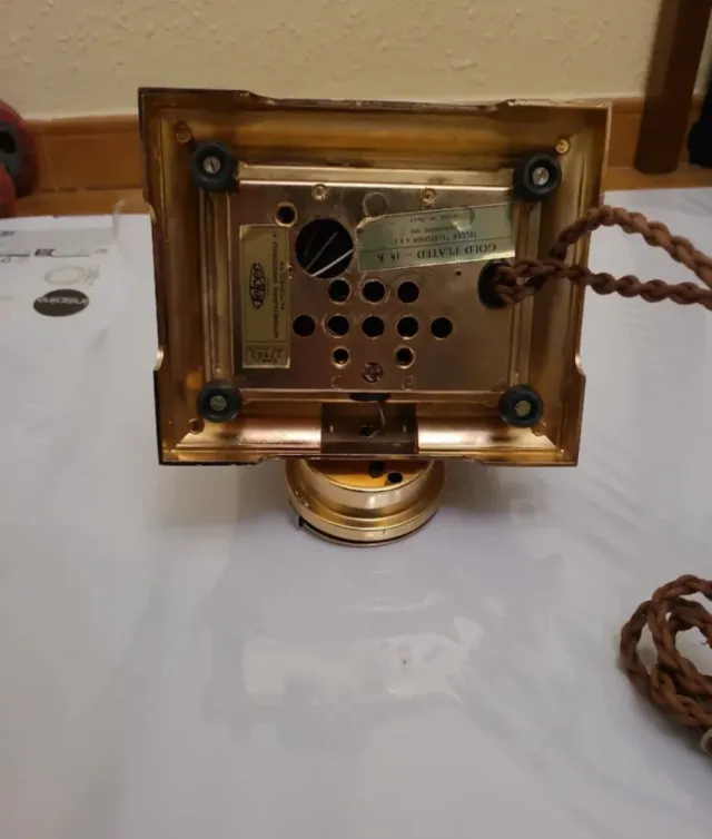 Teléfono antiguo de mesa