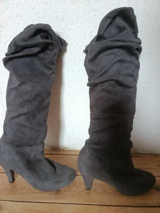 Botas grises de tacón