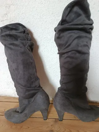 Botas grises de tacón