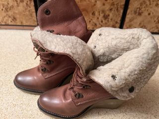 Botines de cuña polipiel marrones