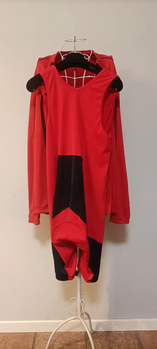 Completo ciclismo uomo rosso e nero