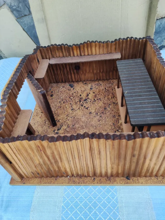 Antiguo fuerte COMANSI madera