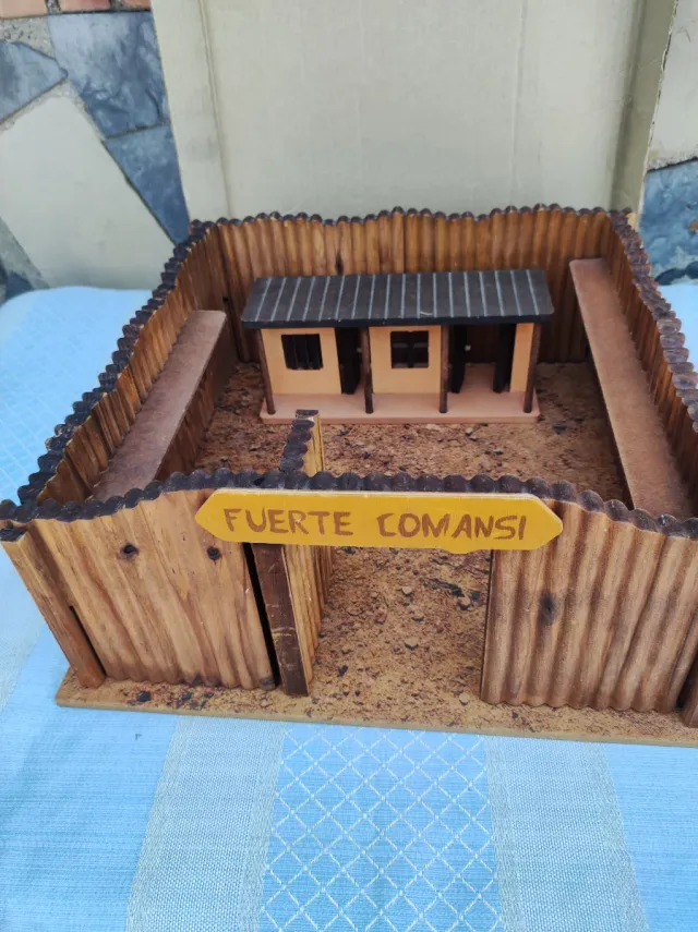 Antiguo fuerte COMANSI madera