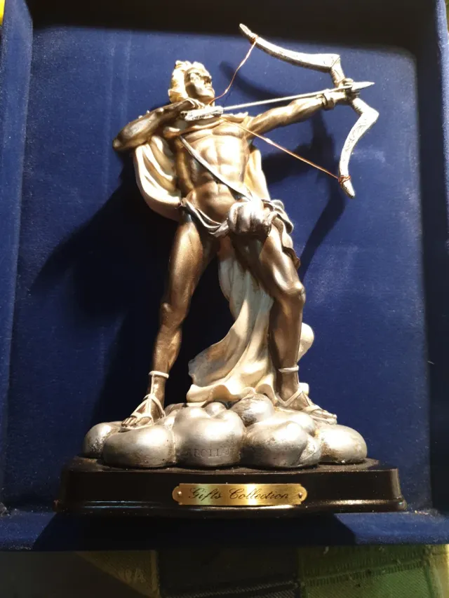 Figura della collezione APOLLO con arco e freccia