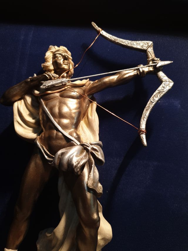 Figura della collezione APOLLO con arco e freccia
