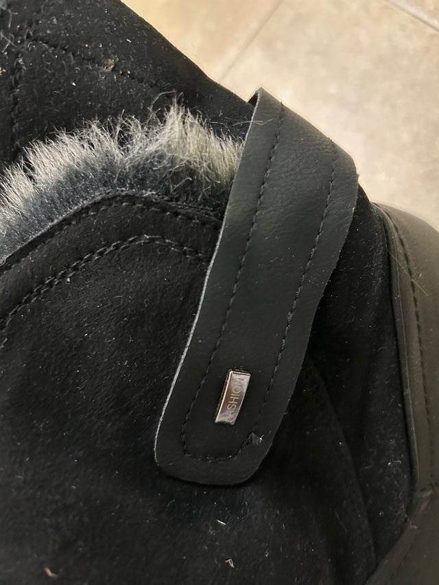 Botas negras con pelo