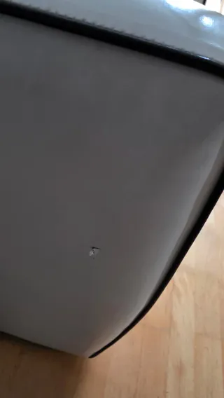 Sillón y puf reposapies polipiel blanca