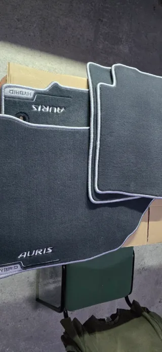 Alfombrilla Toyota Auris touring hybrid