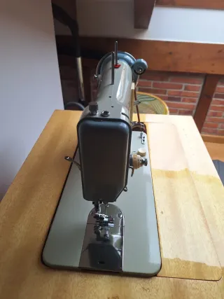 Máquina de coser Mod. 110