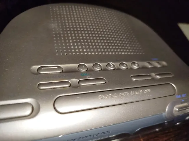 Radio Reloj Sony FM/AM ICF-C273