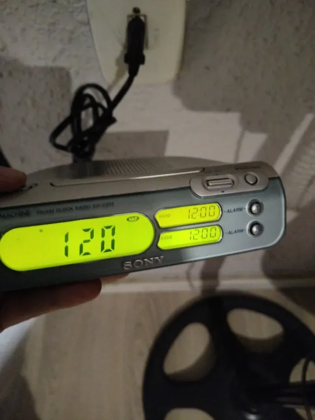 Radio Reloj Sony FM/AM ICF-C273