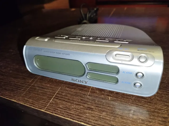 Radio Reloj Sony FM/AM ICF-C273