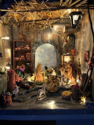 Presepe 31,5x31,5x28 NON INCLUSO di pastori 15cm