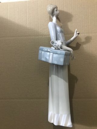 Lladró Figura Muchacha con Cesto - REBAJADA