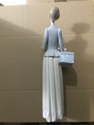 Lladró Figura Muchacha con Cesto - REBAJADA