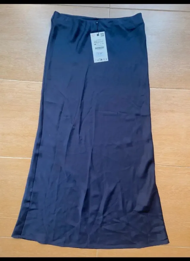 Falda midi satinada azul talla XS