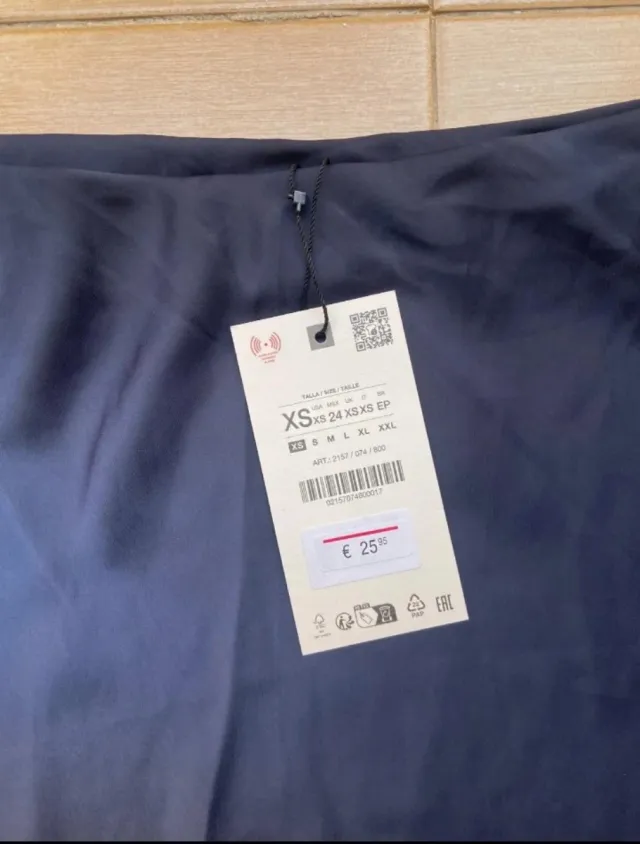 Falda midi satinada azul talla XS