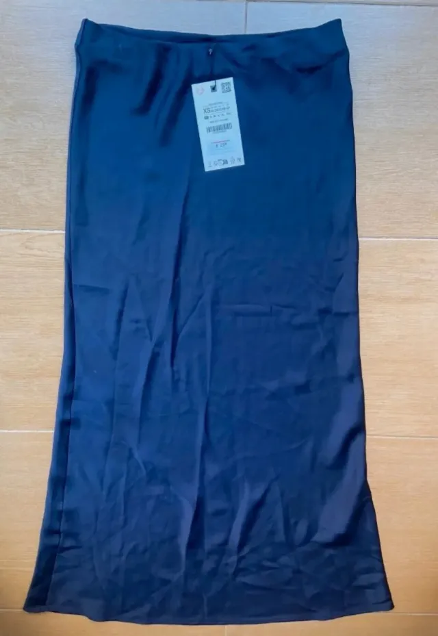 Falda midi satinada azul talla XS