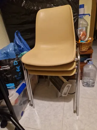 Lote de 3 Sillas Apilables Beige