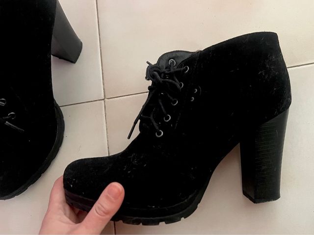 Botines tacón negros con cordones