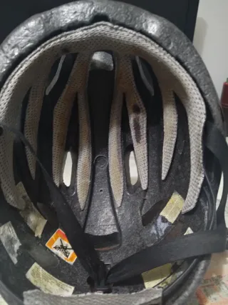 Casco de bicicleta GES negro y rojo