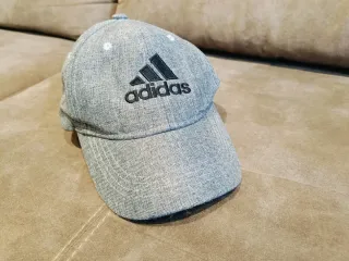Visera Adidas Gris