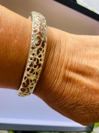 Pulsera brazalete calada plateada