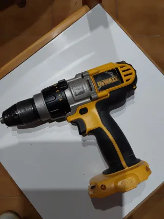TALADRO DEWALT PERCUTOR DCD925 