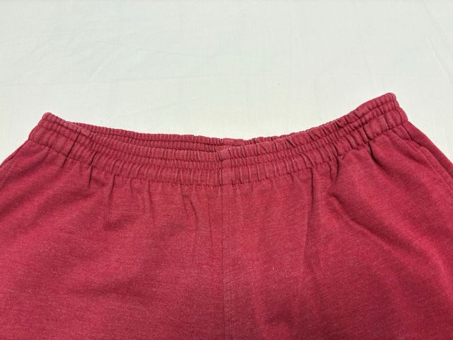 Bermuda deportiva Reebok roja