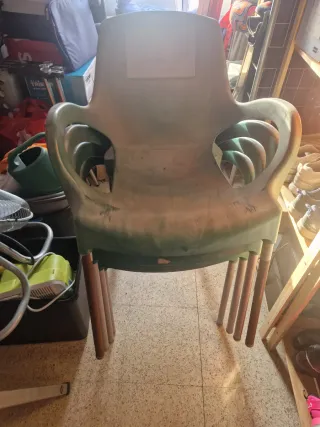Sillas de exterior apilables verdes