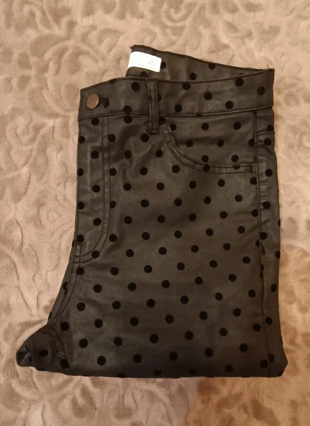 Pantalón Zara encerado lunares talla 40