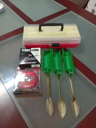 Kit Pesca: Caja, Sedal, 3 Porta-cañas