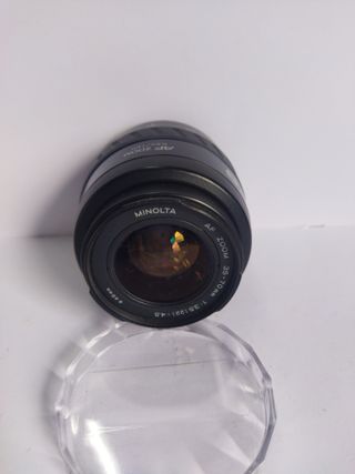Cámara Minolta Dynax 500si con objetivo 35-70mm