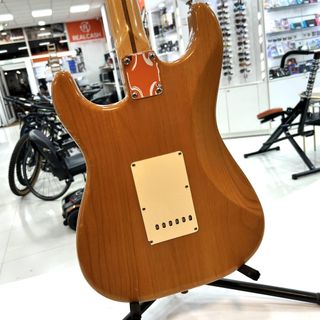 GUITARRA FENDER STRATOCASTER HWY1 STRAT HSS RW AMB