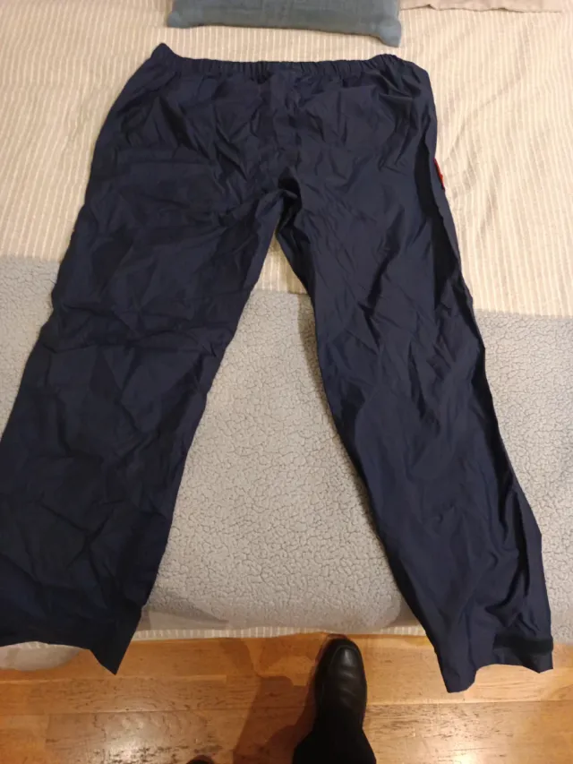 Pantalón impermeable azul