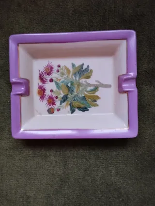 Cenicero de porcelana con flores
