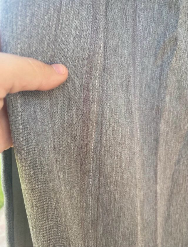 Cortinas grises y blancas