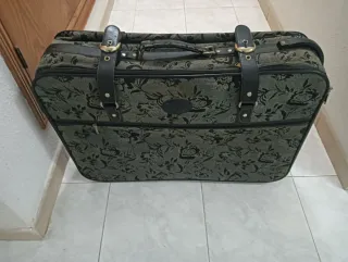 Maleta Vintage Floral Negra y Verde.2 ruedas.