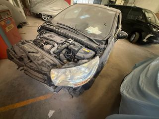 Citroen C4 2012 con golpe